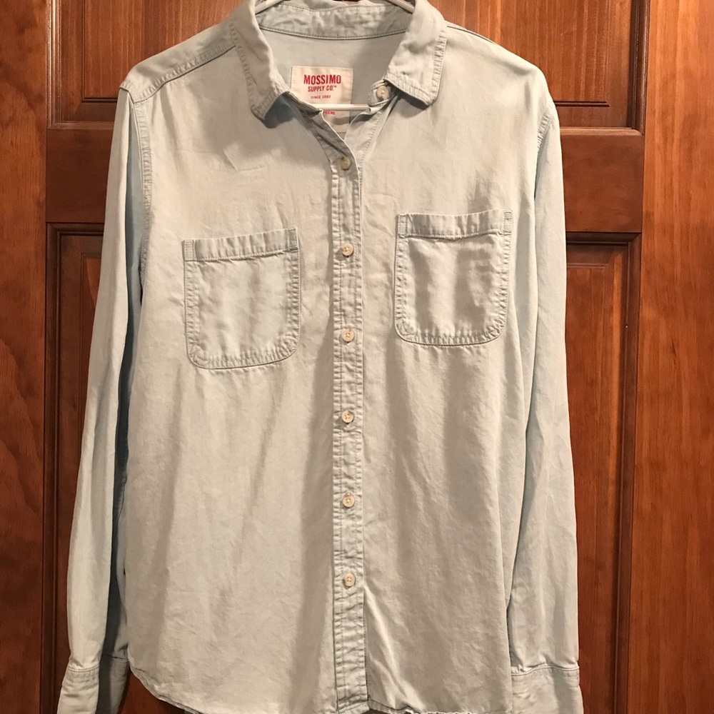 Mossimo boyfriend fit button down chambray top